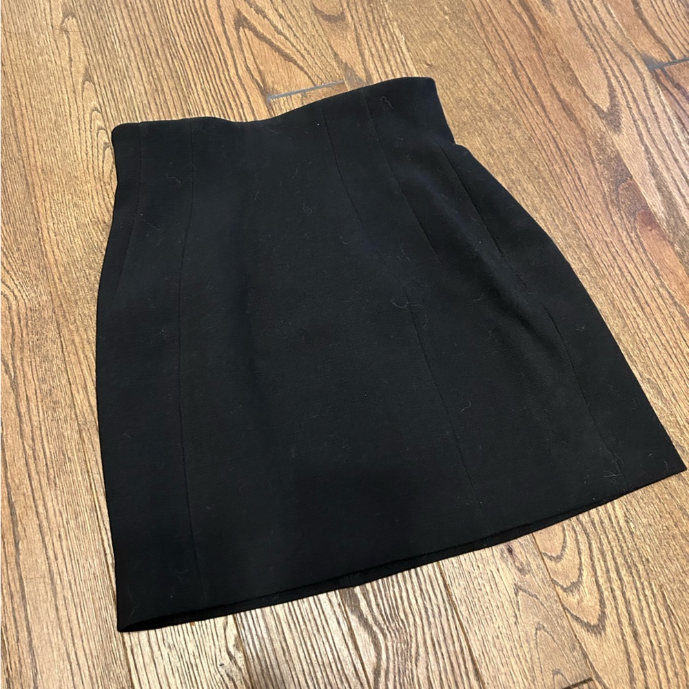 Pleated black fitted mini skirt